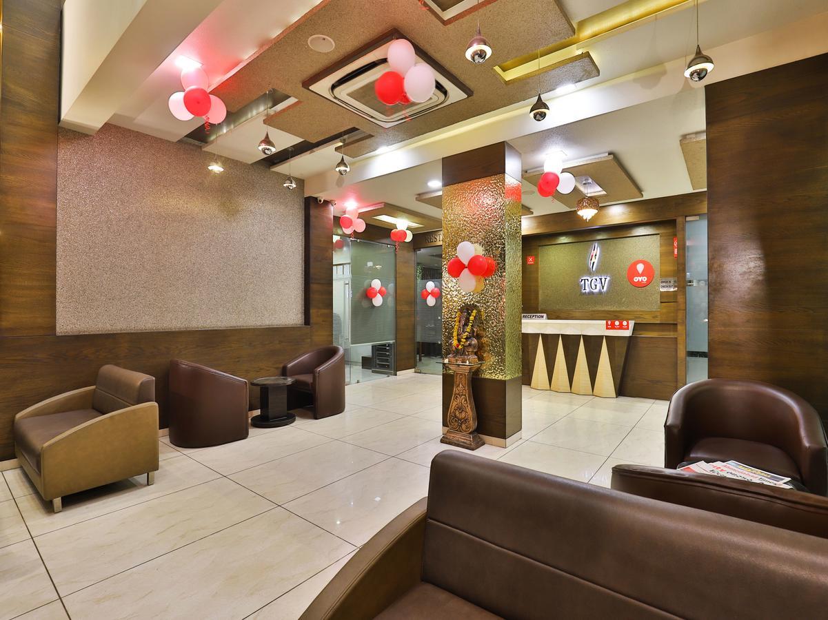 אחמדאבאד Oyo 13253 The Grand Vinayak Hotel מראה חיצוני תמונה