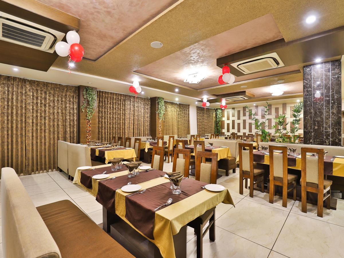 אחמדאבאד Oyo 13253 The Grand Vinayak Hotel מראה חיצוני תמונה