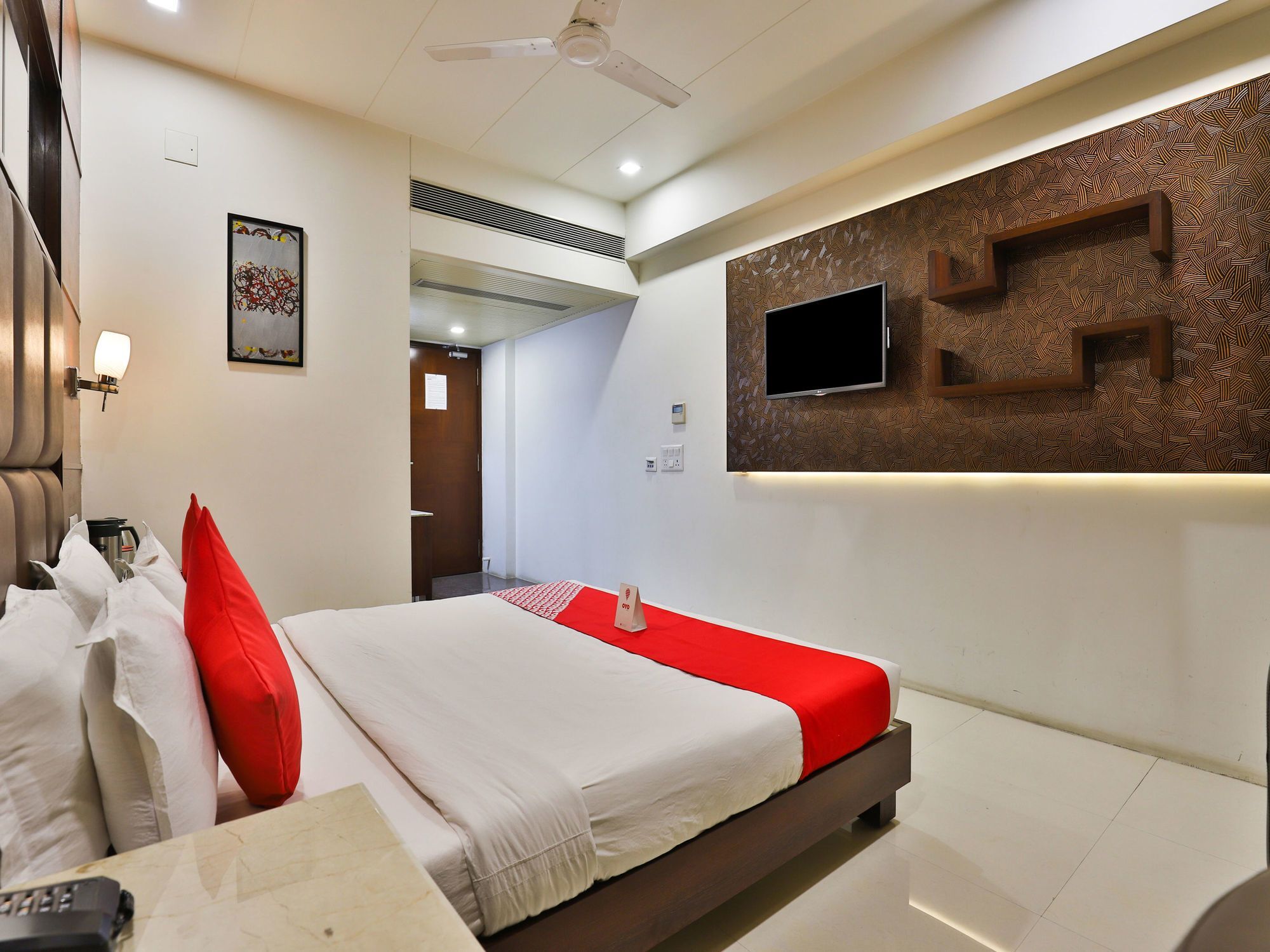 אחמדאבאד Oyo 13253 The Grand Vinayak Hotel מראה חיצוני תמונה